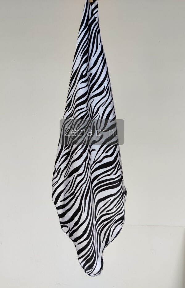 Satin printed scarves - Image 6