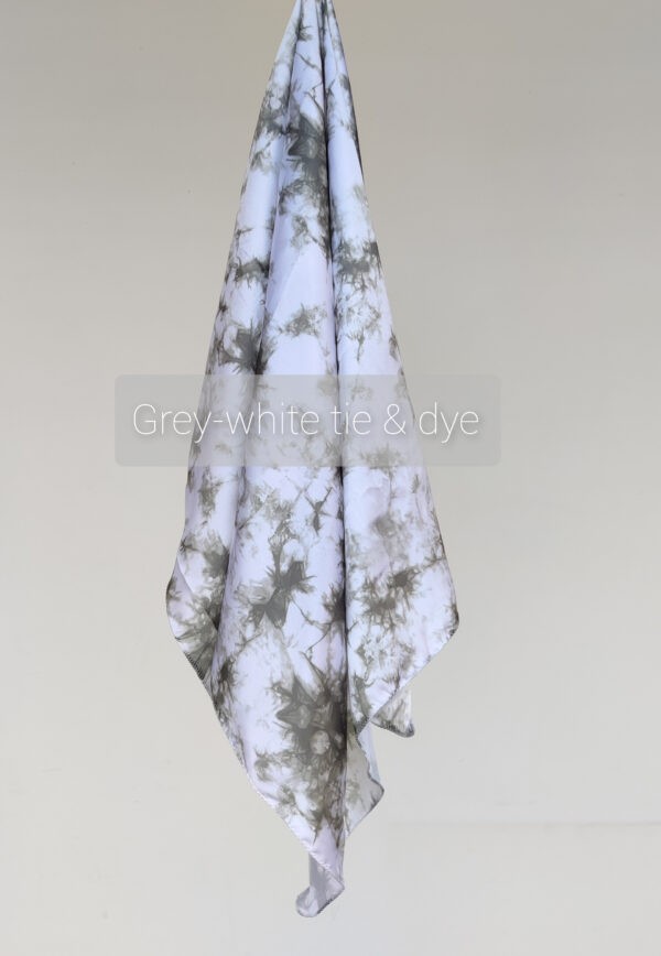 Satin printed scarves - Image 8